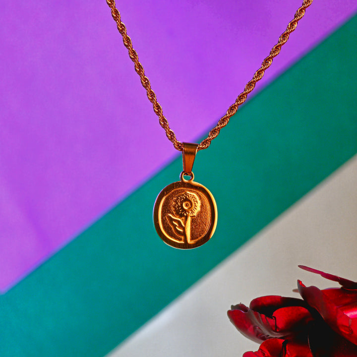 Golden Sunflower Pendant Necklace β Elegant & Nature-Inspired Jewelry for Women or Girls