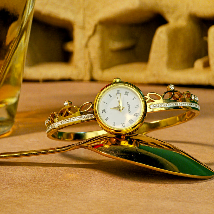 Golden Leaf Motif Bracelet Womenβs Watch β Graceful, Glamorous & Unique