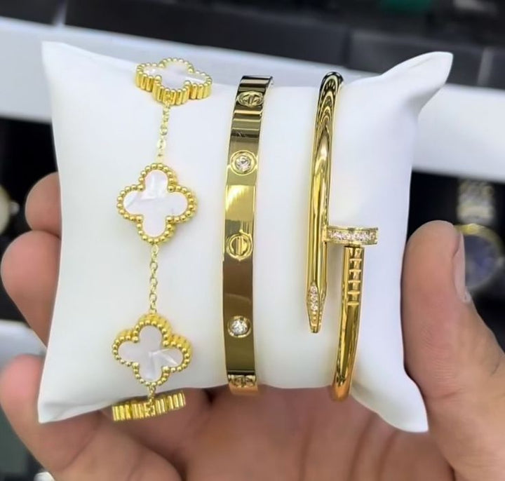 BRACELET