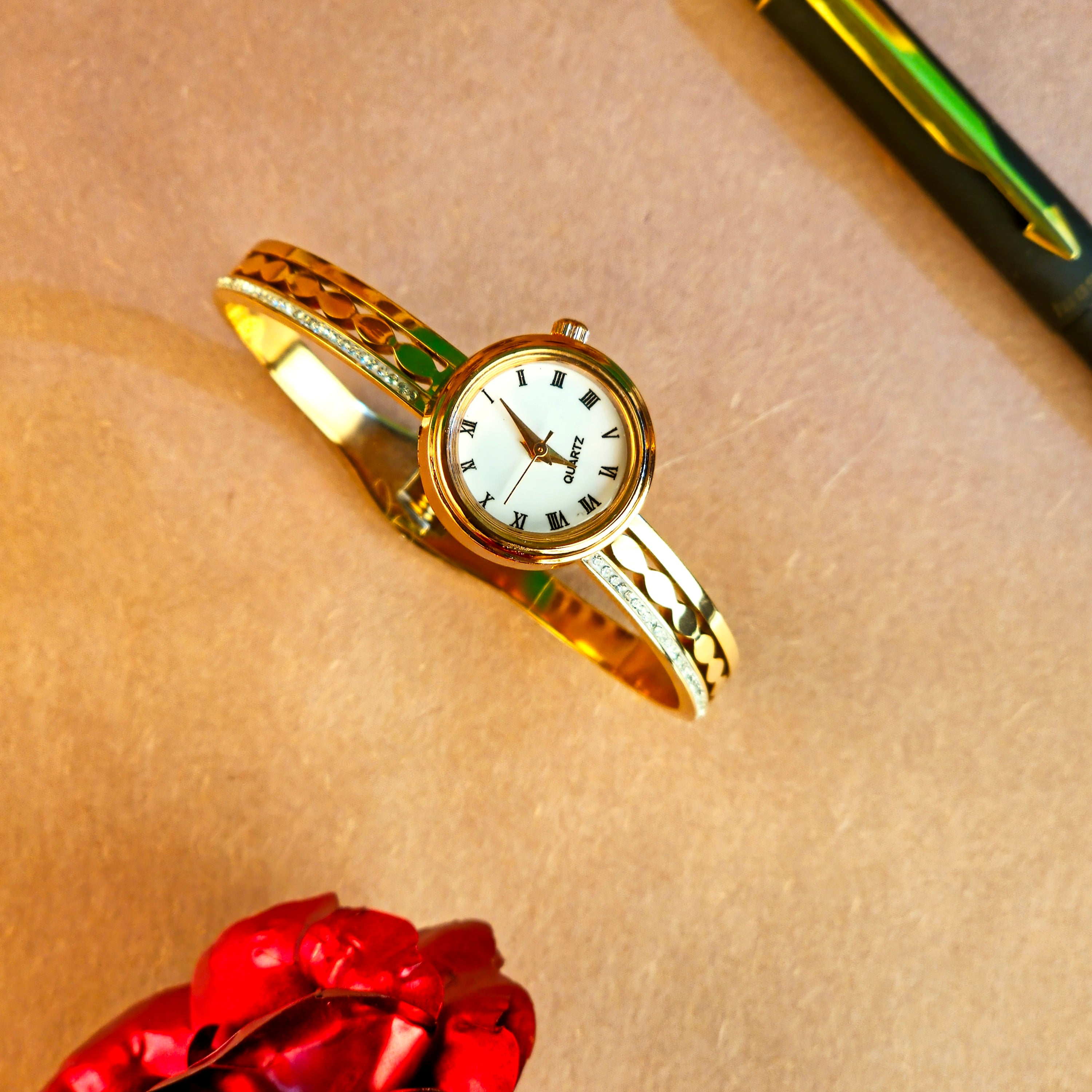 Elegant Golden Bracelet Women’s Watch – Classic Charm with a Modern Twist