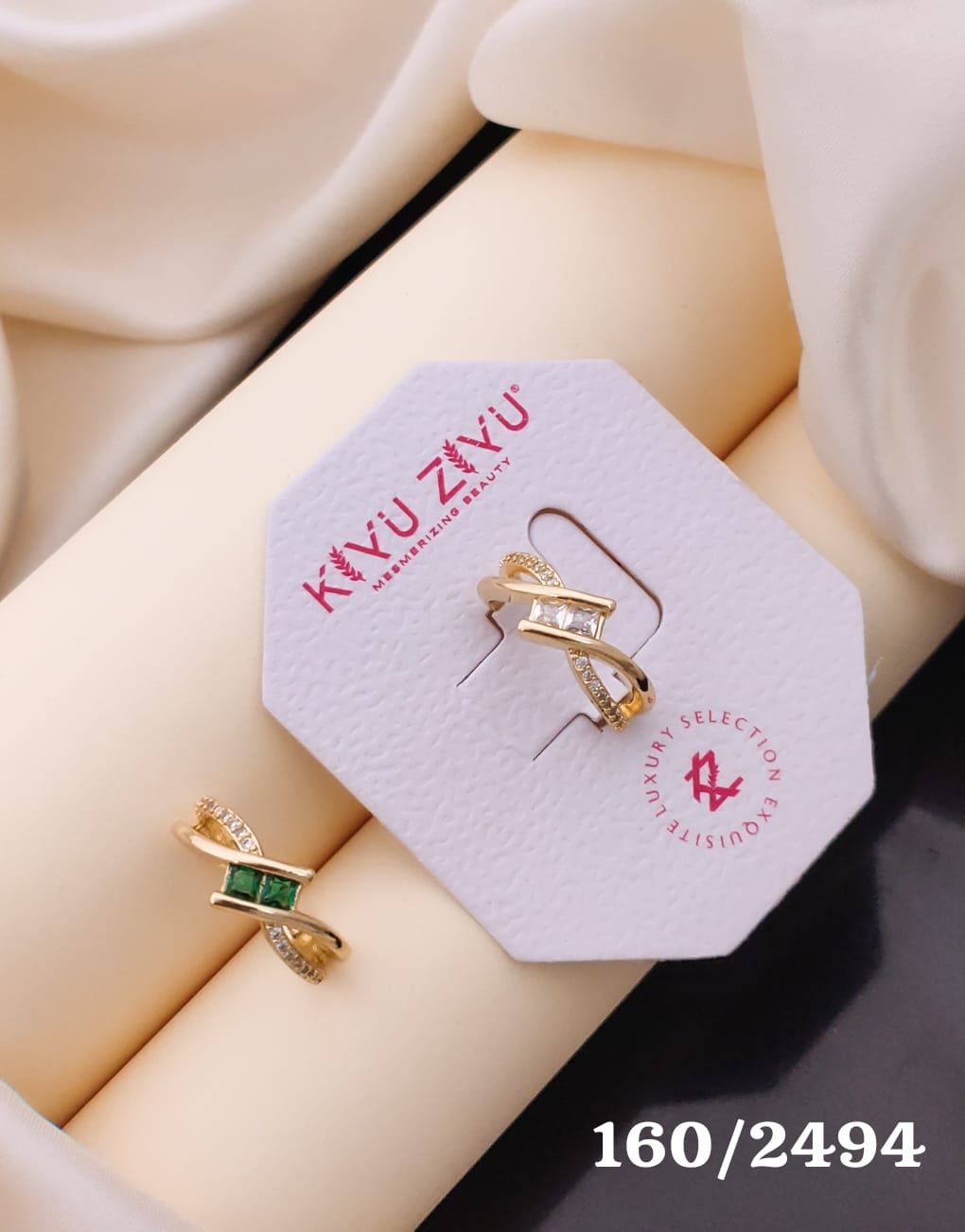 Elegant Green Stone Wave Ring – Premium Gold Finish